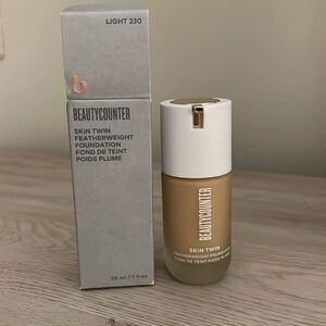 Beautycounter Skin Twin Featherweight Foundation Light 230 (New In Box)